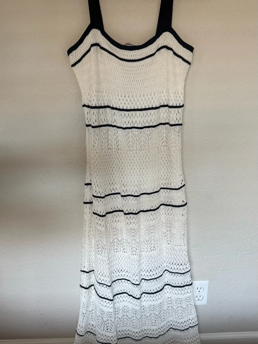 Abercrombie & Fitch White Crochet Maxi Dress with Black Trim EUC